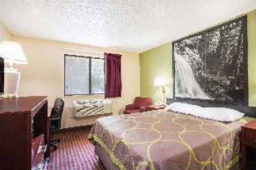 Super 8 by Wyndham Harrisonburg image 3