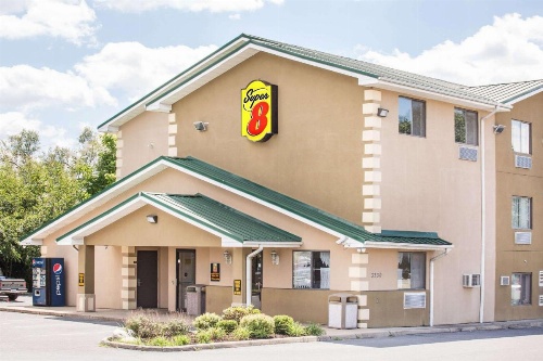 Super 8 by Wyndham Harrisonburg image 9